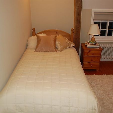Pickwick House Bed and Breakfast Stoke by Clare Habitación foto