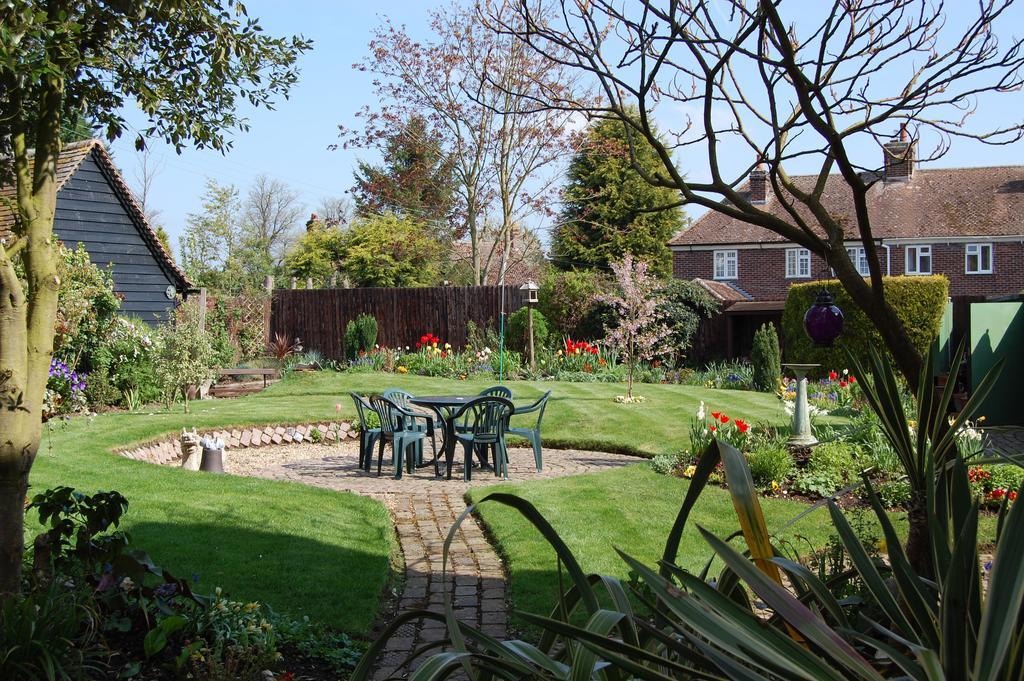 Pickwick House Bed and Breakfast Stoke by Clare Exterior foto